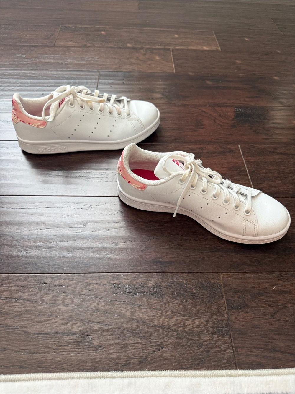 Adidas Stan Smith Boys 5.5 White Sneakers Pink Heel Tab Women’s 7.5 Equivalent - Picture 3 of 6